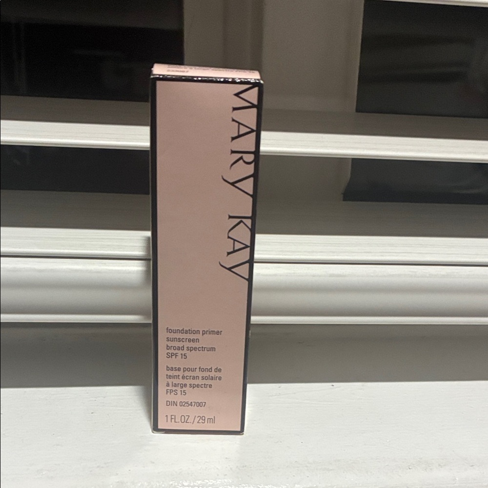Mary Kay Foundation Primer SPF 15 - Soft Pink Packaging